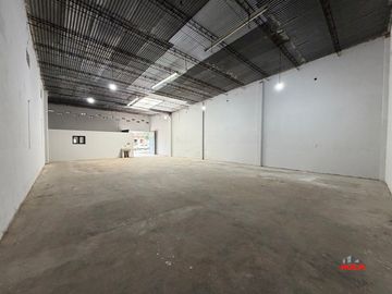 Galpón en alquiler | Barrio San Pedrito – 200 m²