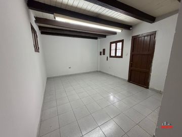 Galpón en alquiler | Barrio San Pedrito – 200 m²