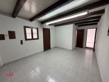 Galpón en alquiler | Barrio San Pedrito – 200 m²