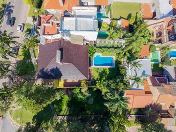Casa única a la venta sobre la Costanera!