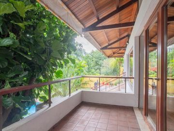 Casa única a la venta sobre la Costanera!