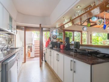 Casa única a la venta sobre la Costanera!