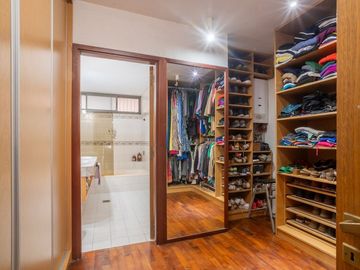 Casa única a la venta sobre la Costanera!
