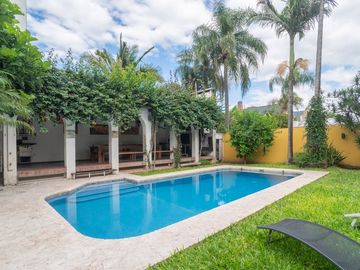 Casa única a la venta sobre la Costanera!
