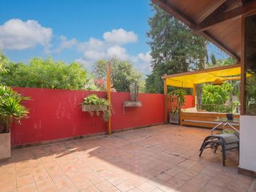 Casa única a la venta sobre la Costanera!