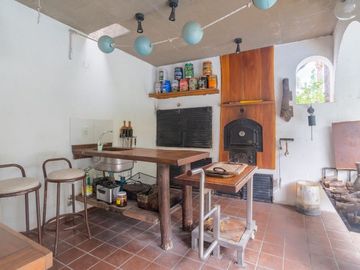 Casa única a la venta sobre la Costanera!