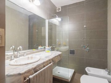 Casa única a la venta sobre la Costanera!
