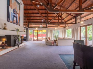 Casa única a la venta sobre la Costanera!