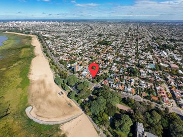 Casa única a la venta sobre la Costanera!
