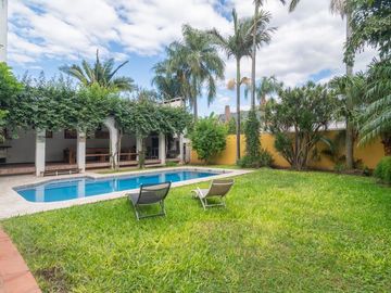 Casa única a la venta sobre la Costanera!
