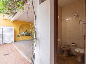 Casa única a la venta sobre la Costanera!