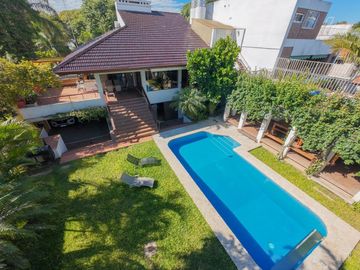 Casa única a la venta sobre la Costanera!