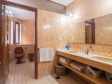 Casa única a la venta sobre la Costanera!