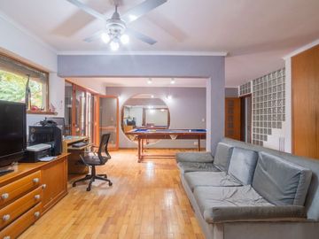Casa única a la venta sobre la Costanera!
