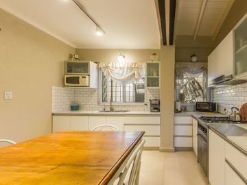 VENTA CASA LOTE PROPIO 3 AMB C/ PATIO EN MARTINEZ