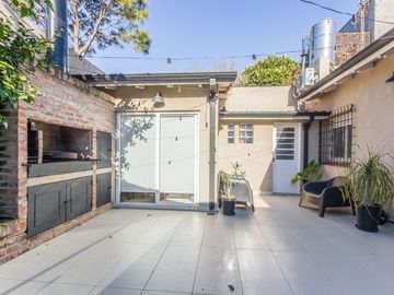 VENTA CASA LOTE PROPIO 3 AMB C/ PATIO EN MARTINEZ
