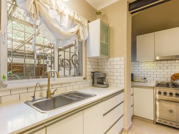 VENTA CASA LOTE PROPIO 3 AMB C/ PATIO EN MARTINEZ