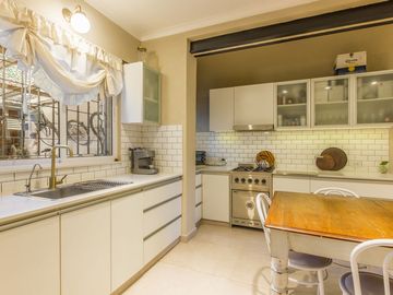 VENTA CASA LOTE PROPIO 3 AMB C/ PATIO EN MARTINEZ