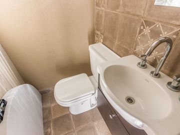 VENTA CASA LOTE PROPIO 3 AMB C/ PATIO EN MARTINEZ