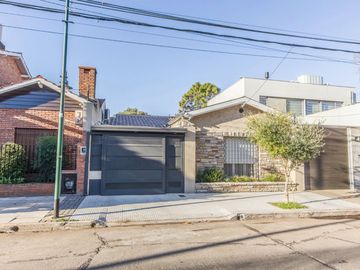 VENTA CASA LOTE PROPIO 3 AMB C/ PATIO EN MARTINEZ