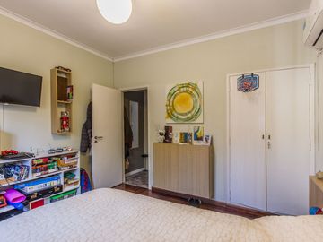 VENTA CASA LOTE PROPIO 3 AMB C/ PATIO EN MARTINEZ
