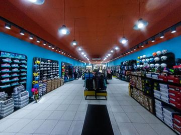 VENTA GRAN LOCAL AL FRENTE CALLE SAN MARTIN LUJAN