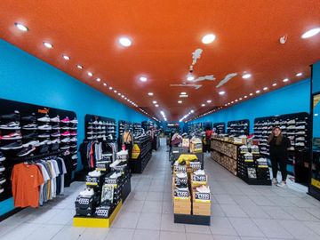 VENTA GRAN LOCAL AL FRENTE CALLE SAN MARTIN LUJAN