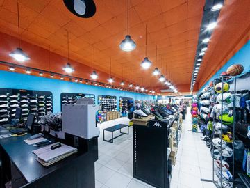 VENTA GRAN LOCAL AL FRENTE CALLE SAN MARTIN LUJAN