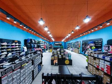 VENTA GRAN LOCAL AL FRENTE CALLE SAN MARTIN LUJAN