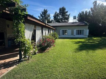 VENTA CASA 4 AMBIENTES LOS CARDALES CHACRA