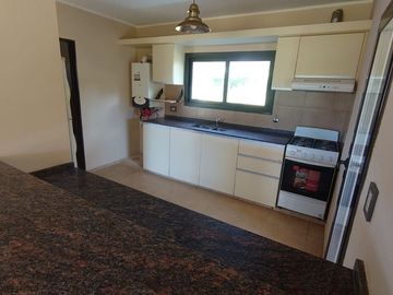 CASA 3 DORMITORIO CON BAJADA AL RIO KEOKEN TANTI