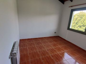 CASA 3 DORMITORIO CON BAJADA AL RIO KEOKEN TANTI