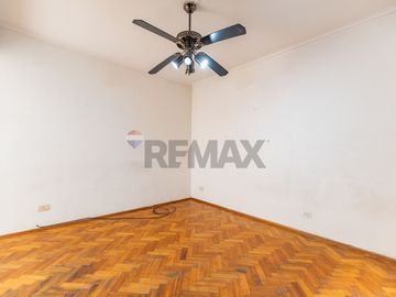 VENTA 2 AMB PLAZA FLORES SUBTE TREN BALCÓN
