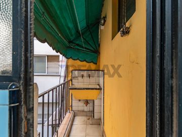 VENTA 2 AMB PLAZA FLORES SUBTE TREN BALCÓN