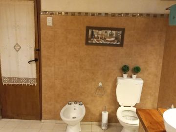 Finca con casa, departamentos y galpón en venta