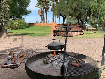 Finca con casa, departamentos y galpón en venta