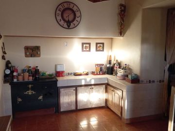 Finca con casa, departamentos y galpón en venta