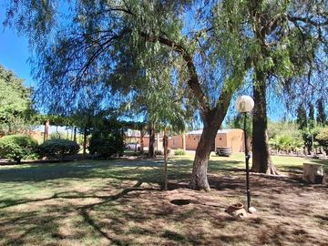 Finca con casa, departamentos y galpón en venta
