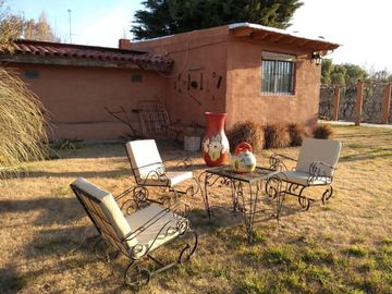 Finca con casa, departamentos y galpón en venta