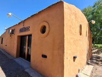 Finca con casa, departamentos y galpón en venta