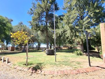 Finca con casa, departamentos y galpón en venta