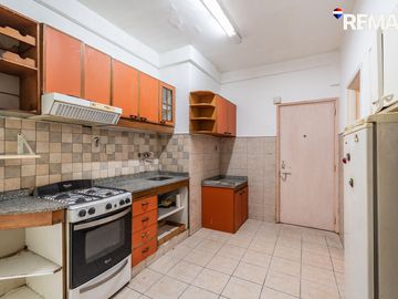 VENTA DPTO. 4/5 AMB-C/DEPEND. Y PATIO EN FLORES