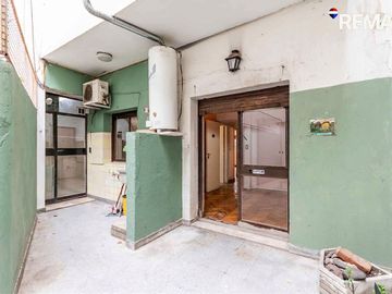 VENTA DPTO. 4/5 AMB-C/DEPEND. Y PATIO EN FLORES