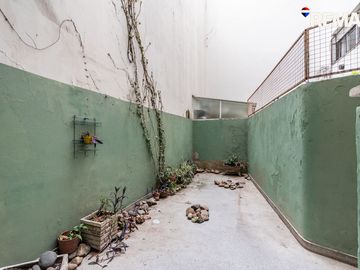 VENTA DPTO. 4/5 AMB-C/DEPEND. Y PATIO EN FLORES