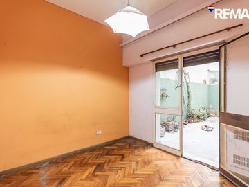 VENTA DPTO. 4/5 AMB-C/DEPEND. Y PATIO EN FLORES