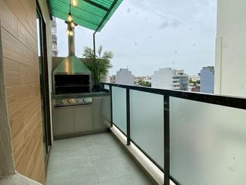 VENTA DE PISO 4 AMB. REFACCIONADO - COLEGIALES