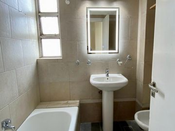 VENTA DE PISO 4 AMB. REFACCIONADO - COLEGIALES