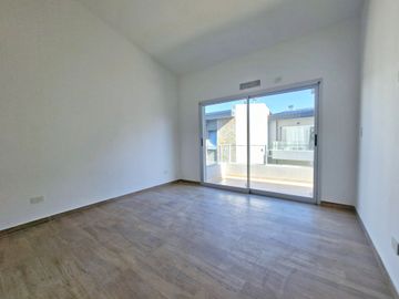 DEPTO EN VENTA PUNTA CHICA-3AMB TERRAZA- COCH CUB