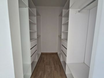 DEPTO EN VENTA PUNTA CHICA-3AMB TERRAZA- COCH CUB