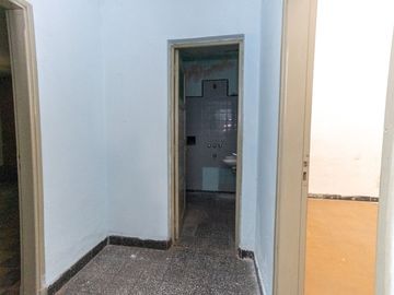 Venta casa a refaccionar sobre Av Galicia